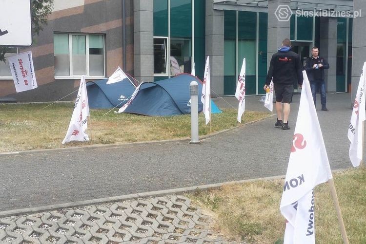 JSW. Związkowcy Sierpnia 80 protestują domagając się jasnych zasad i równych płac. 